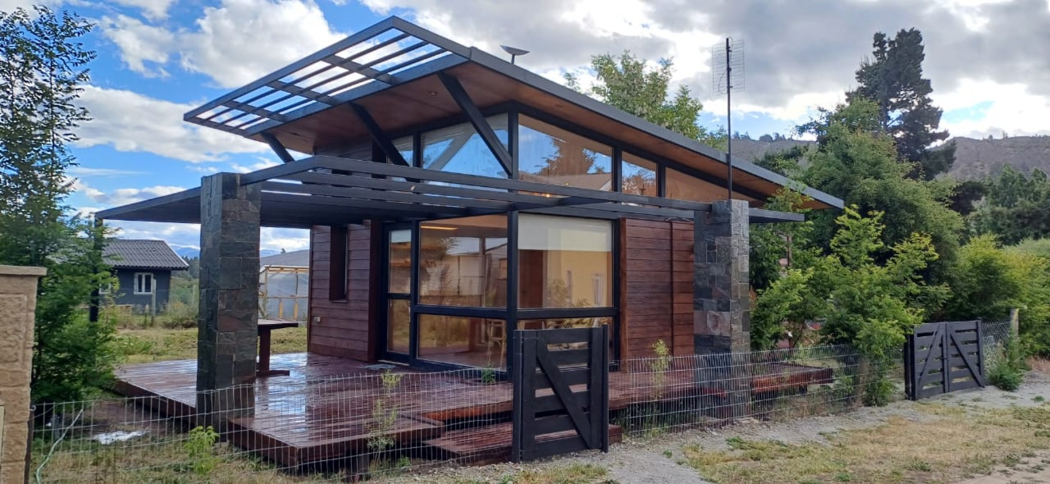 OPORTUNIDAD!! - CASA DE 30M2 EN LOTE DE 590M2 - EXCELENTE ENTORNO