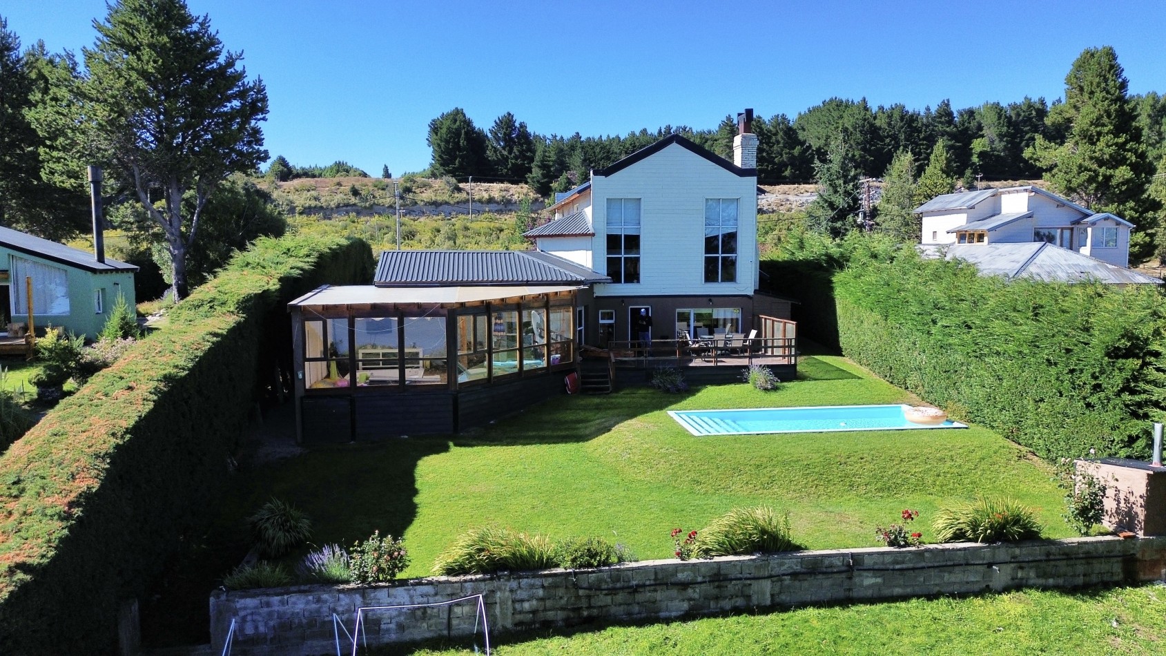 CASA A METROS DEL LAGO NAHUEL HUAPI CON ESPECTACULAR VISTA