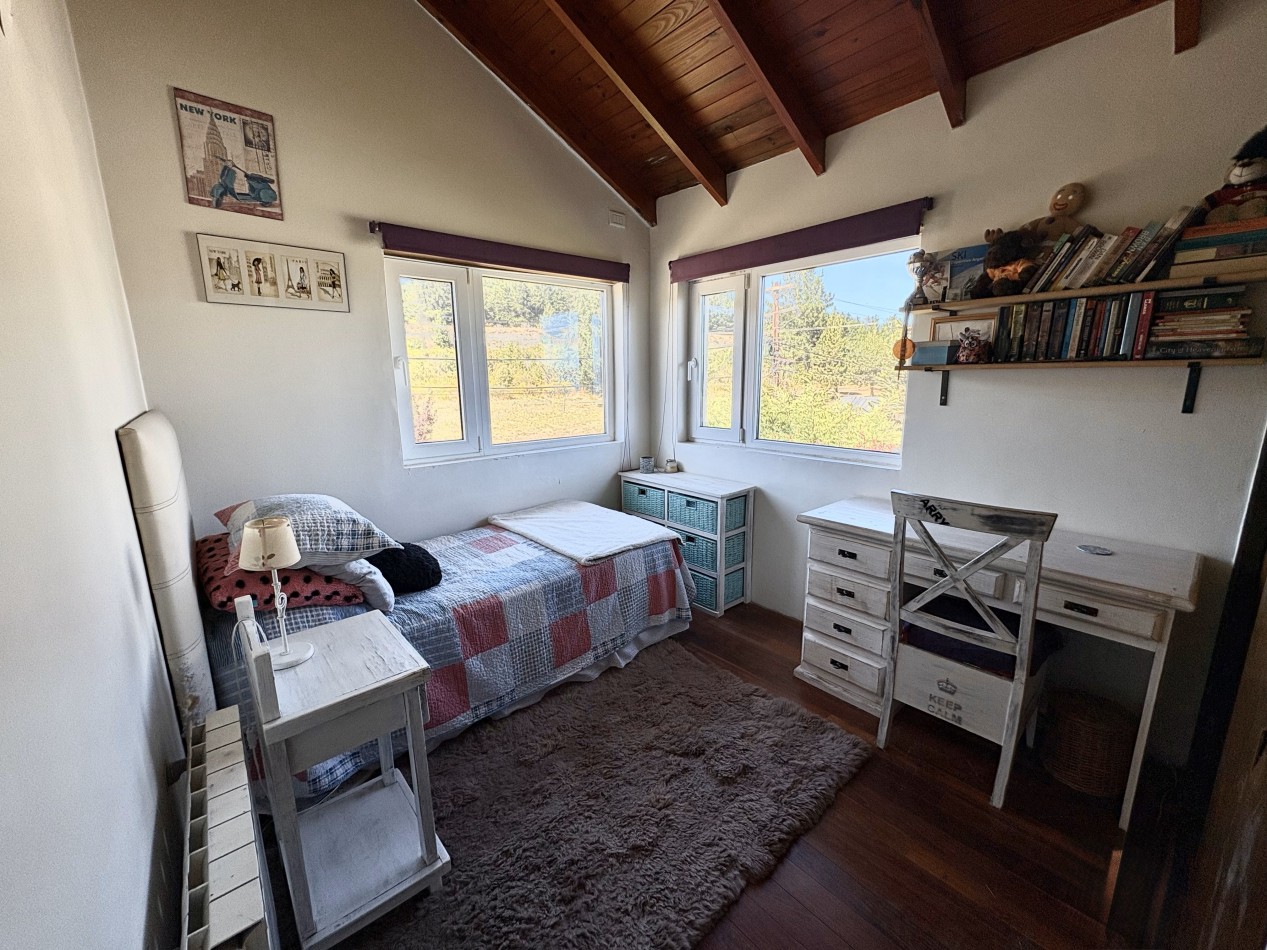 CASA A METROS DEL LAGO NAHUEL HUAPI CON ESPECTACULAR VISTA