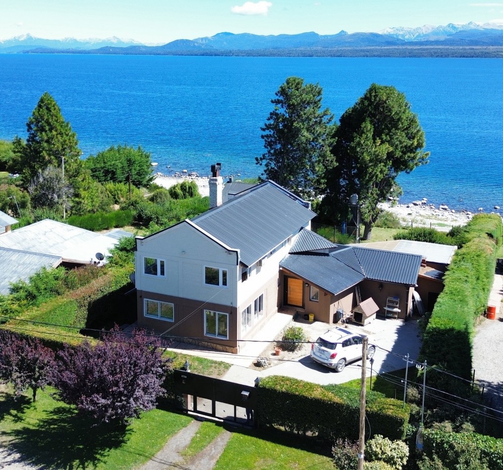 CASA A METROS DEL LAGO NAHUEL HUAPI CON ESPECTACULAR VISTA