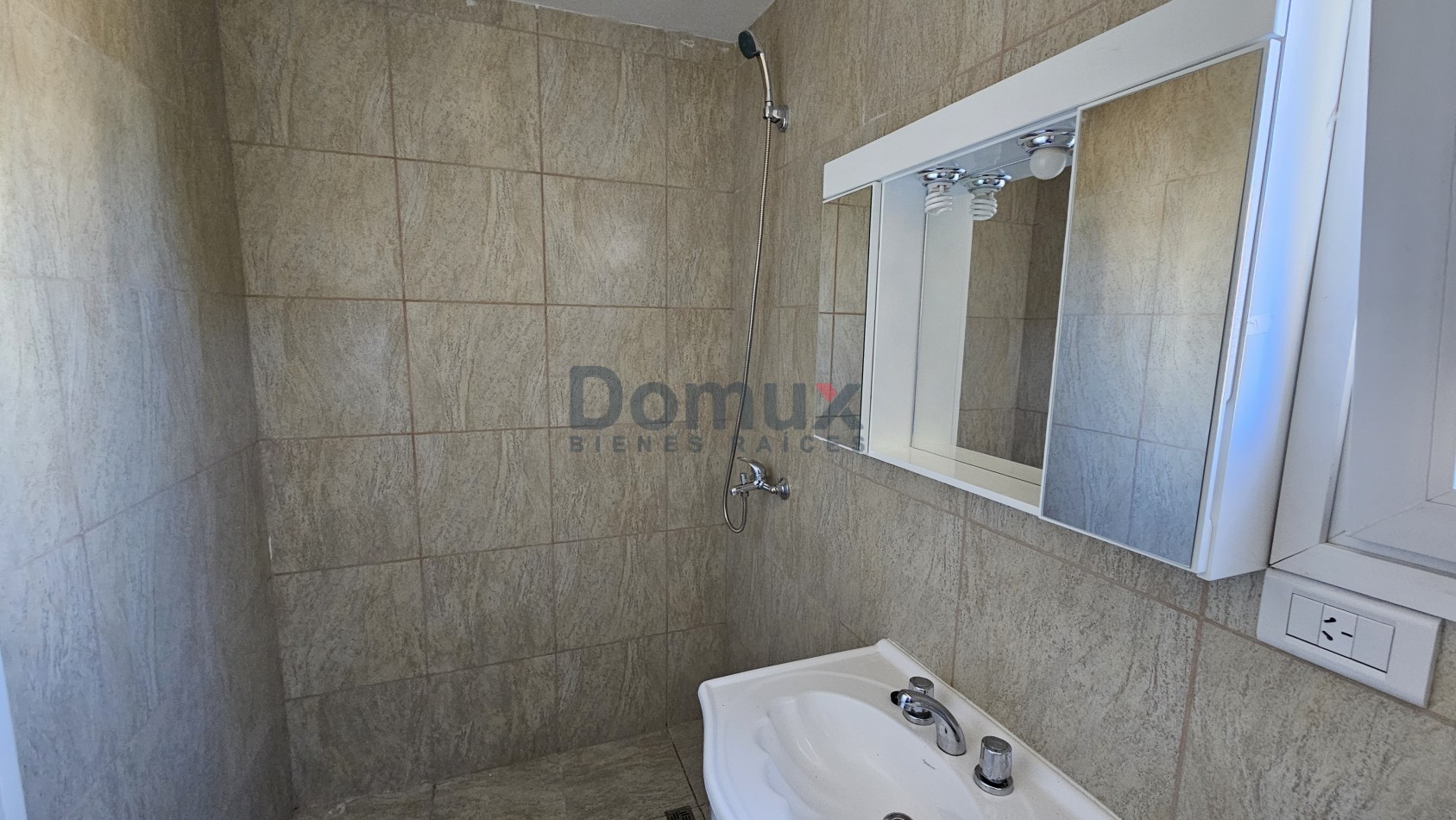 Casa a estrenar en Dina Huapi- apta credito