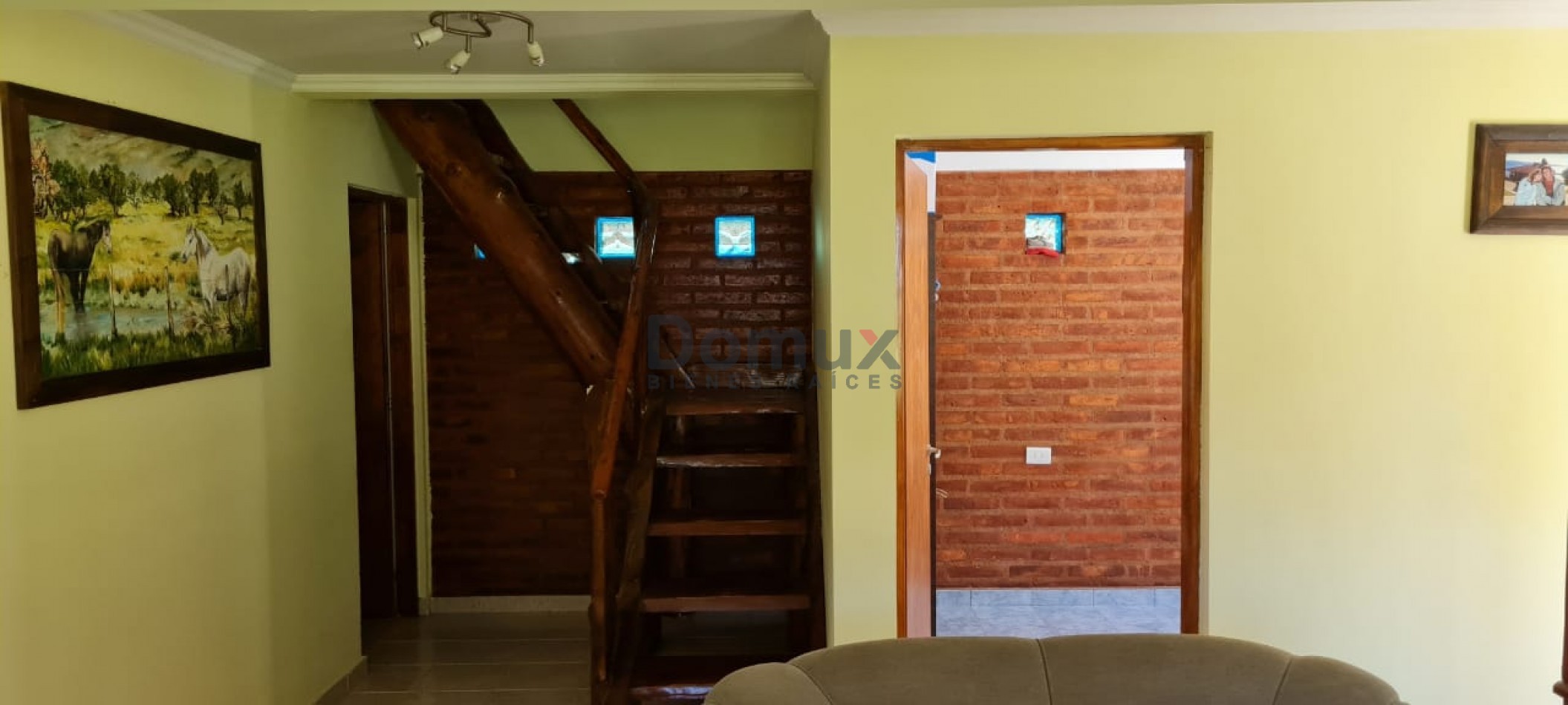Venta de amplia casa en El Hoyo
