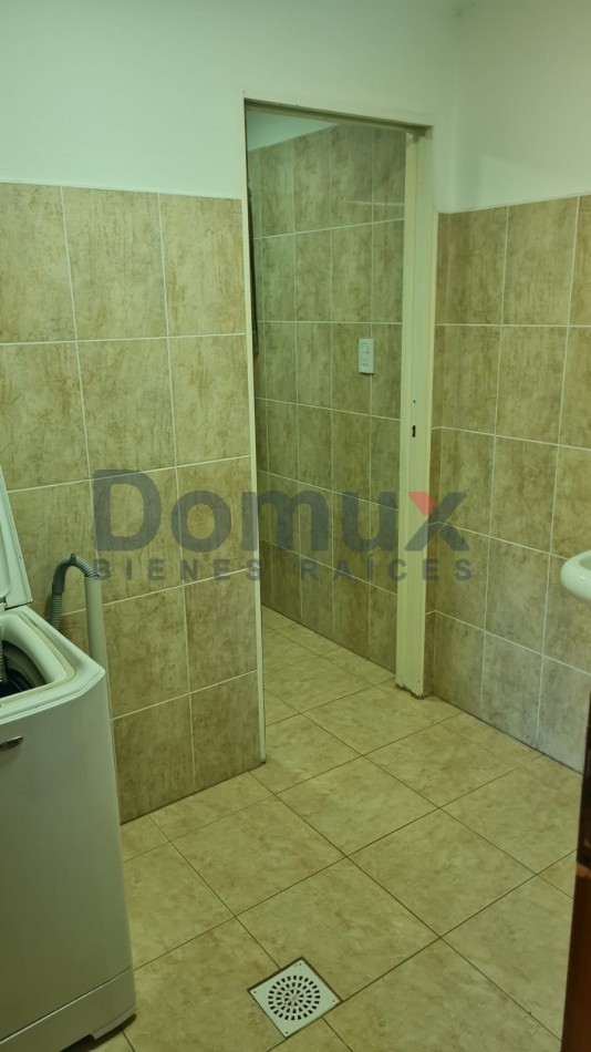 Venta de amplia casa en El Hoyo