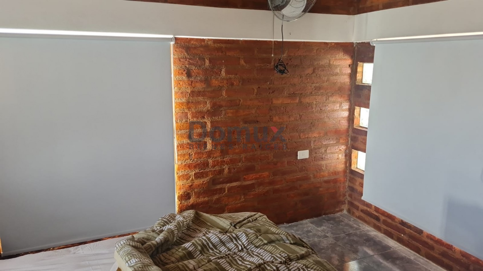 Venta de amplia casa en El Hoyo
