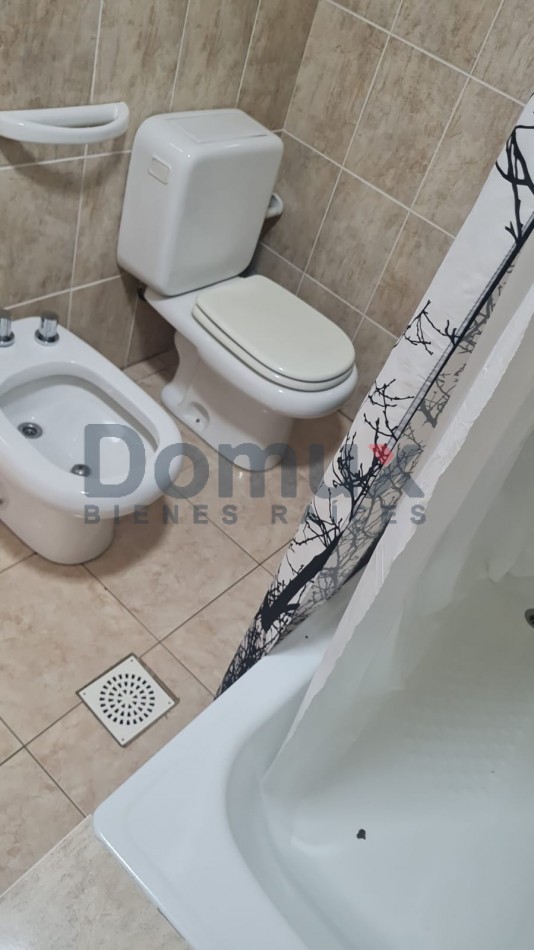 Venta de amplia casa en El Hoyo