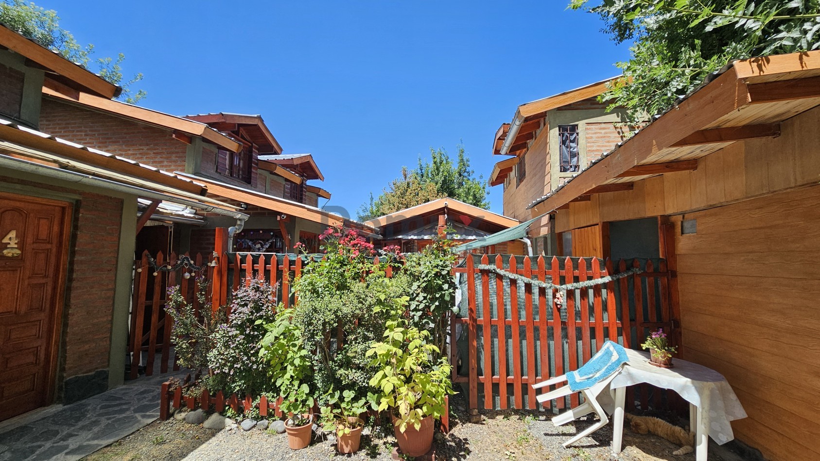 Complejo centrico de cabañas + casa