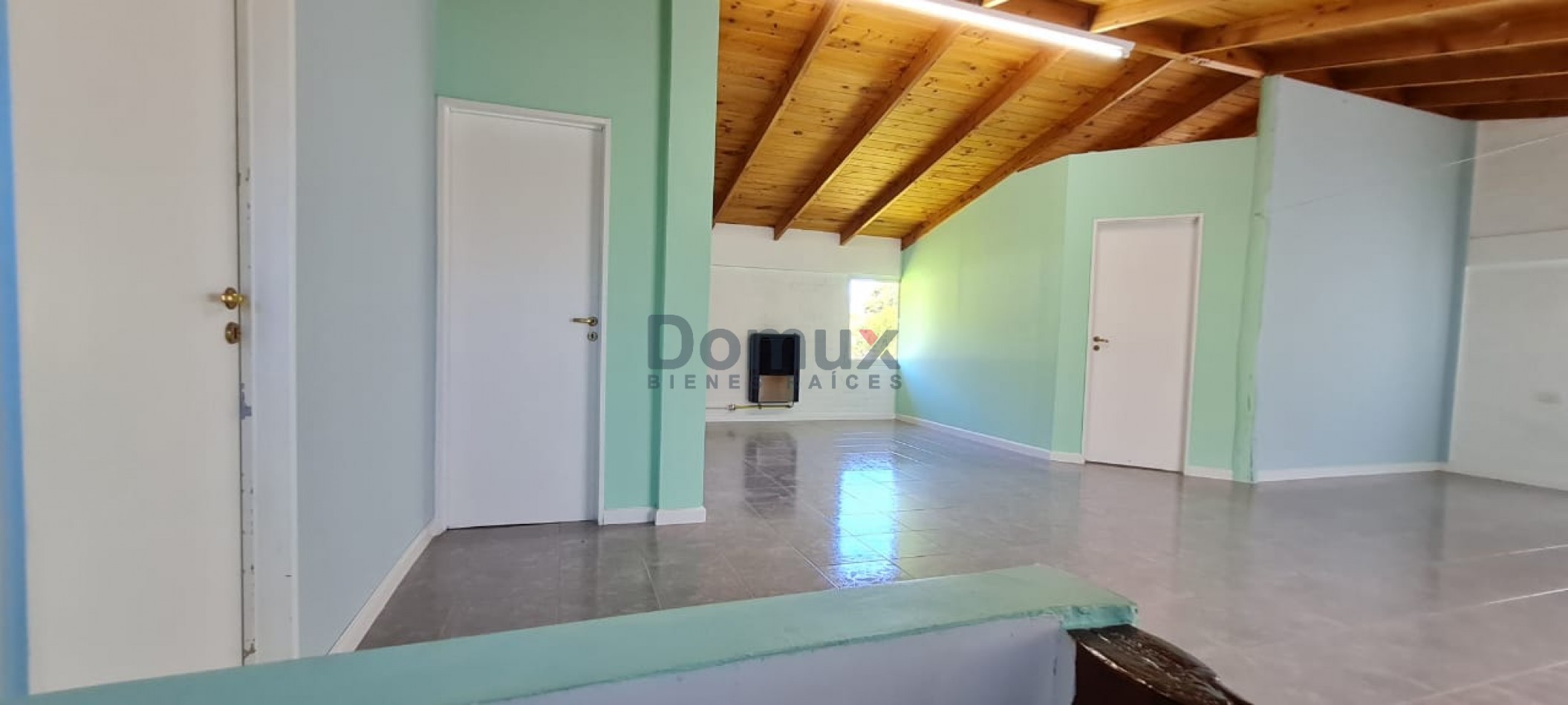 Venta de amplia casa en El Hoyo