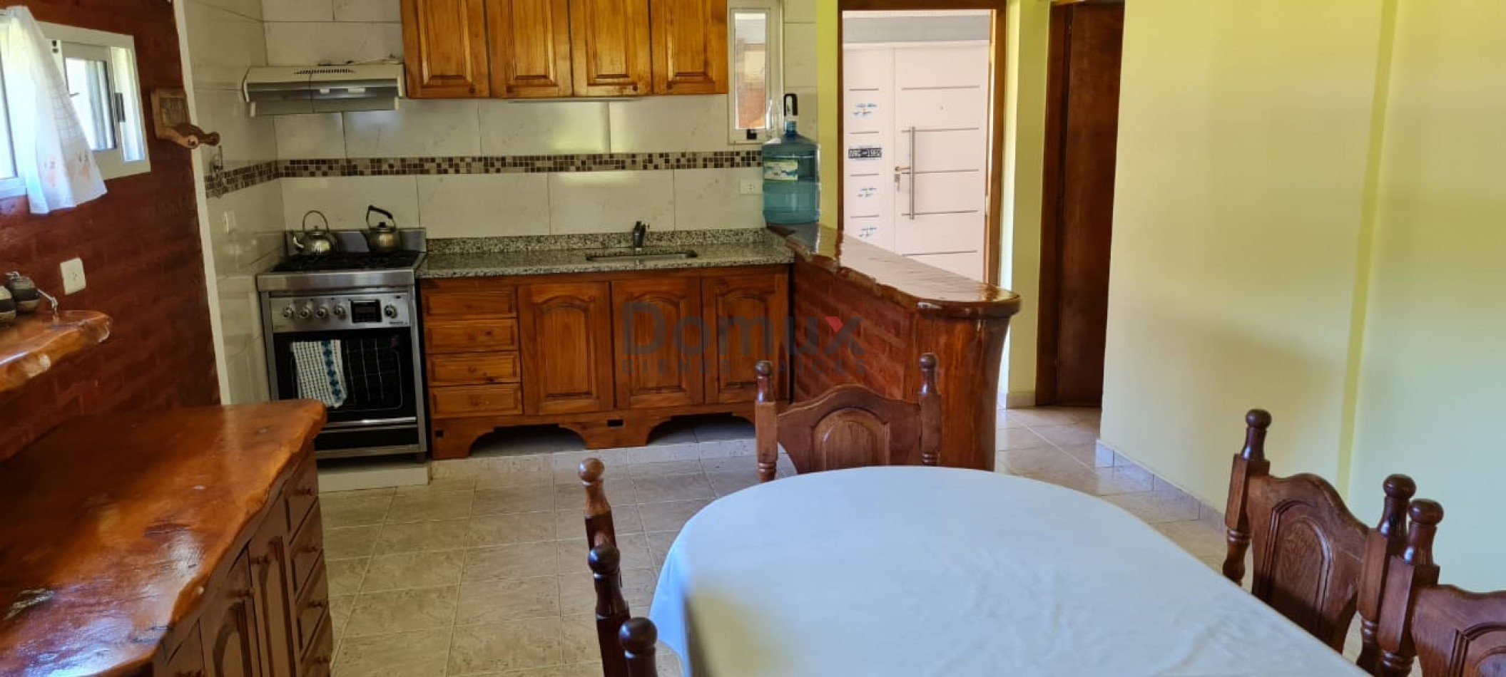 Venta de amplia casa en El Hoyo