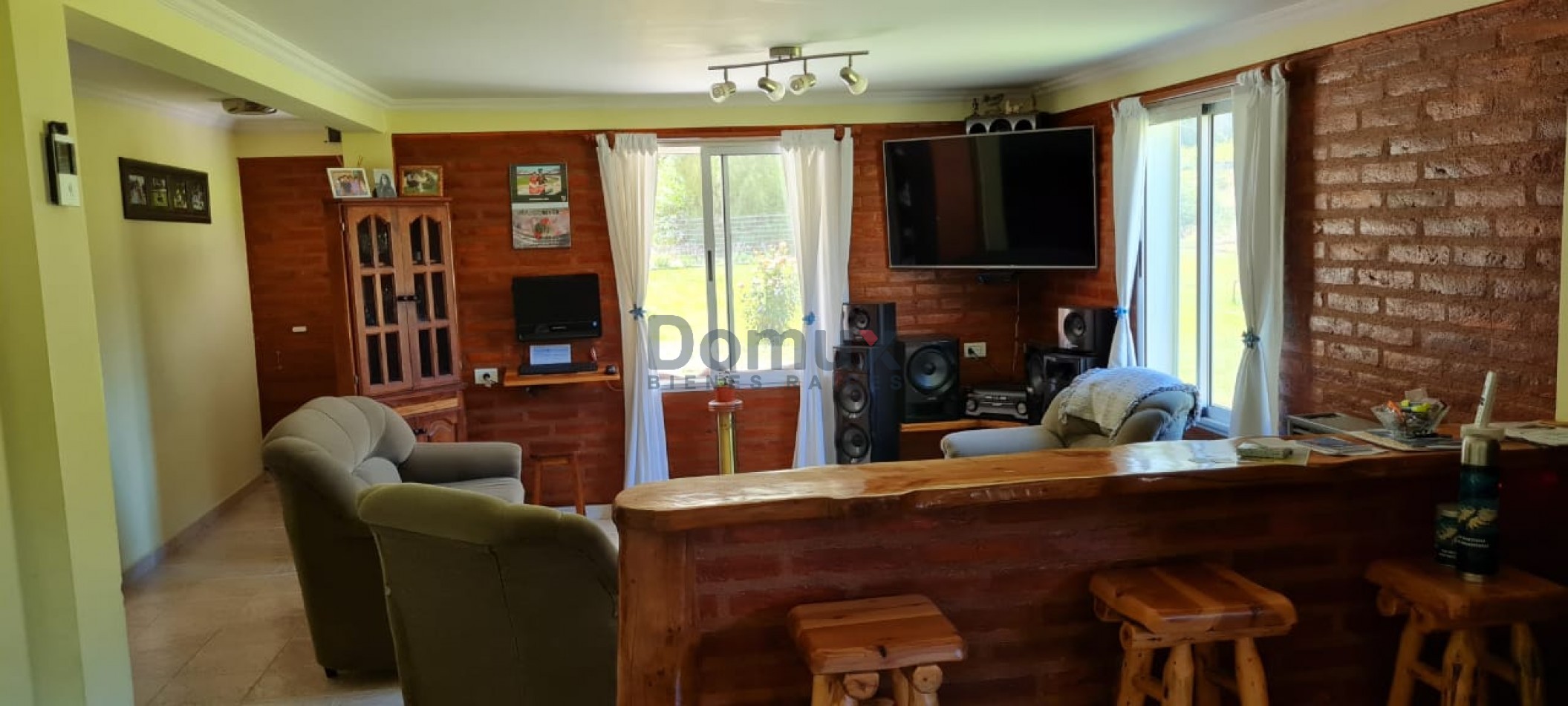 Venta de amplia casa en El Hoyo