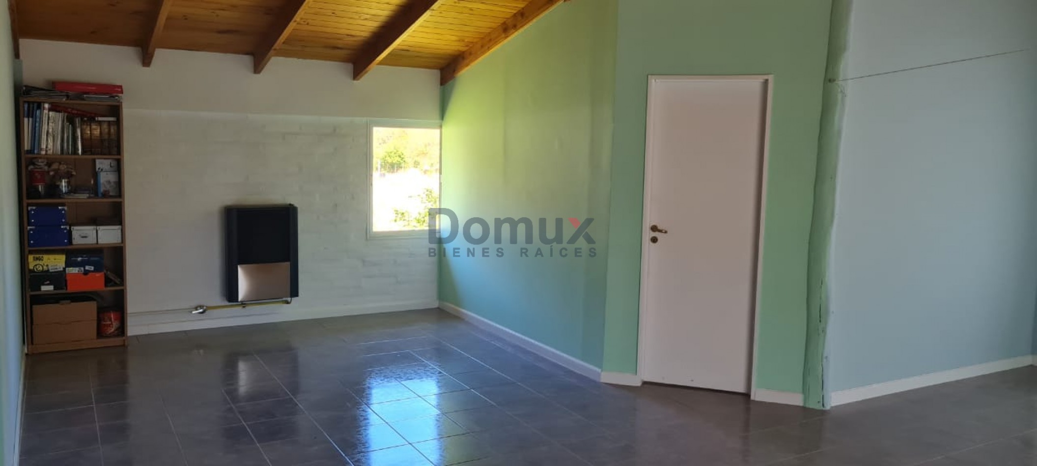 Venta de amplia casa en El Hoyo