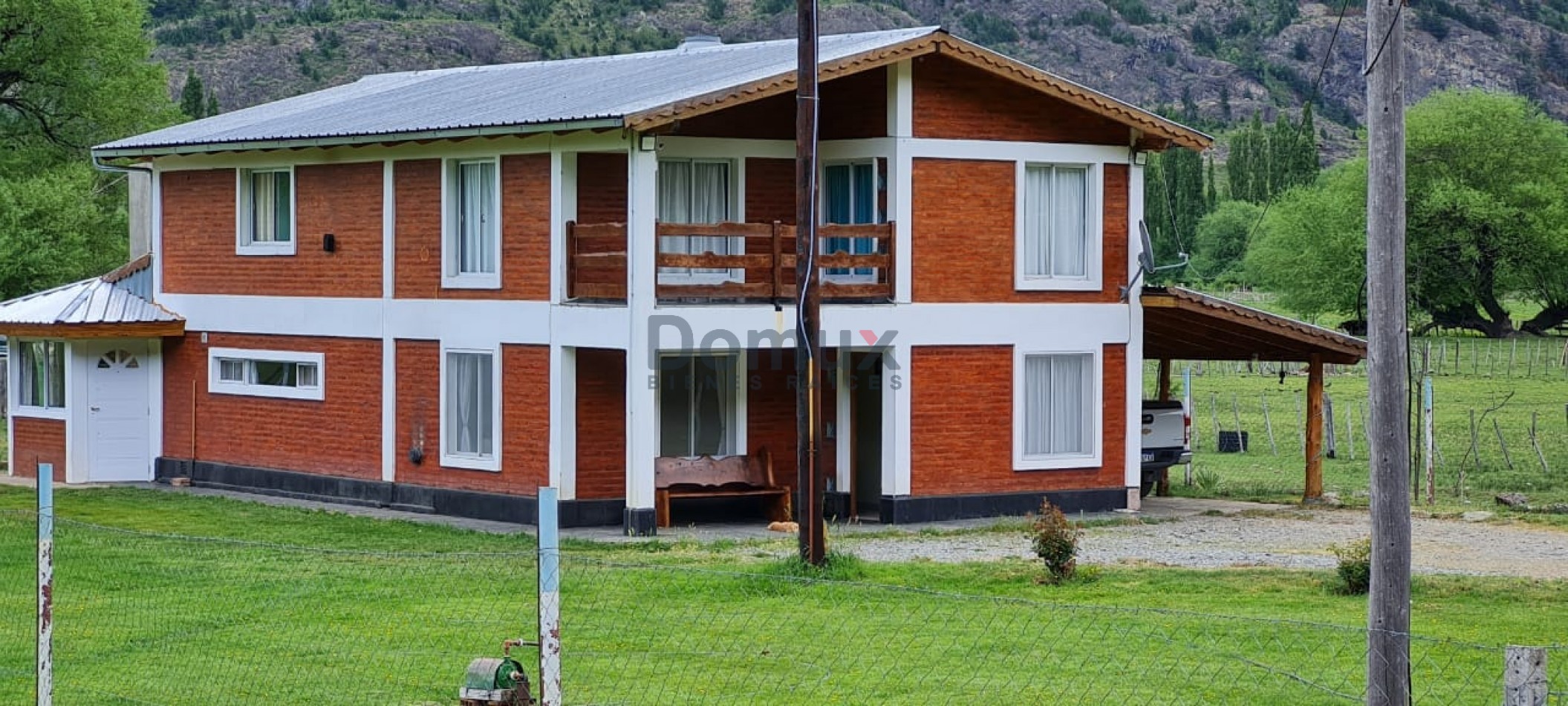Venta de amplia casa en El Hoyo