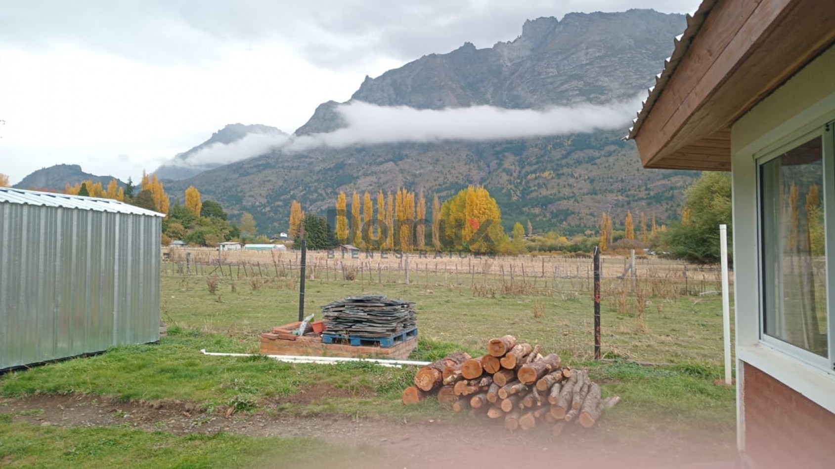 Venta de amplia casa en El Hoyo