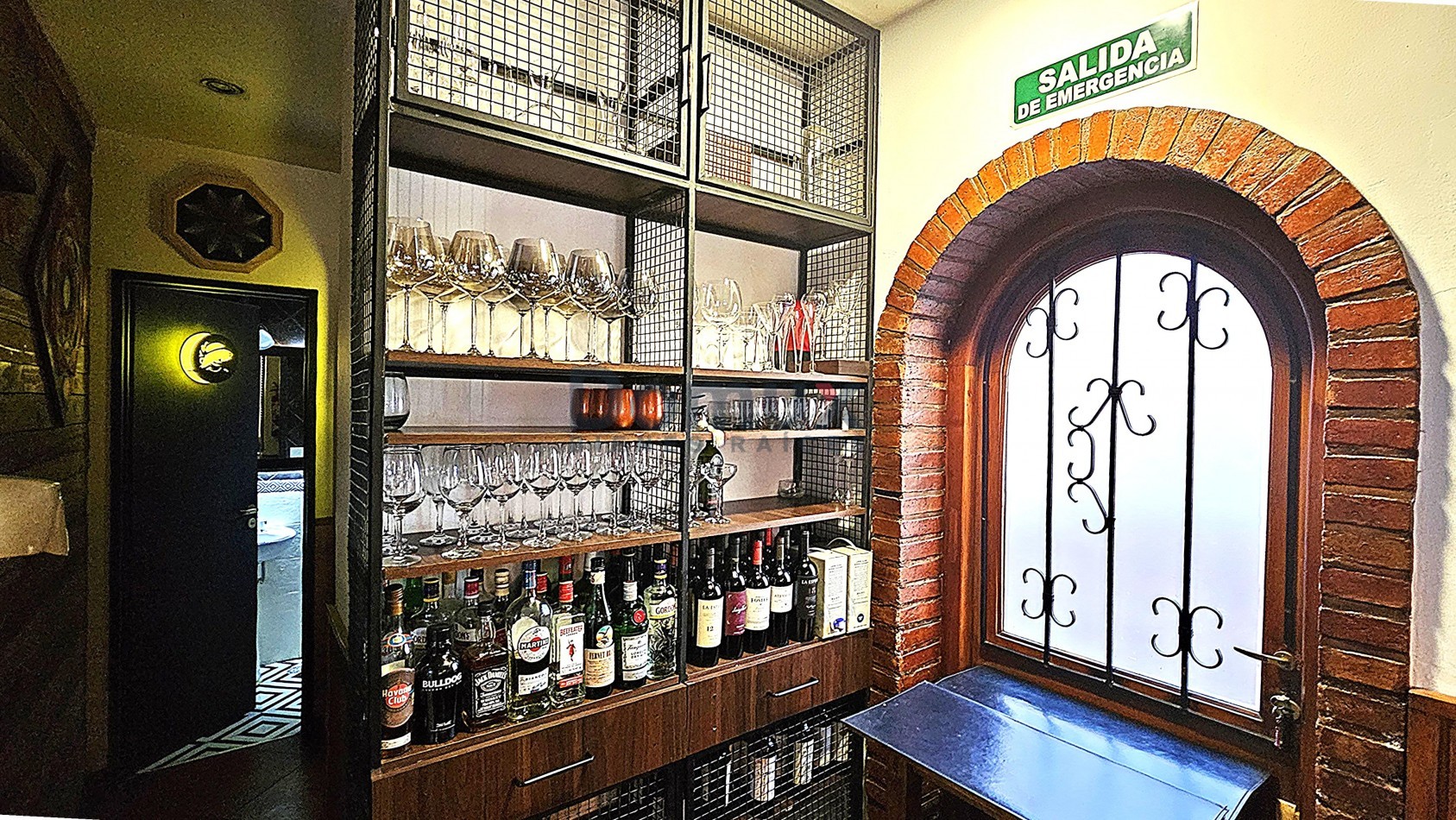 ***RESERVADO*** VENTA DE FONDO DE COMERCIO - LOCAL GASTRONOMICO - SOBRE CALLE MITRE - BARILOCHE -