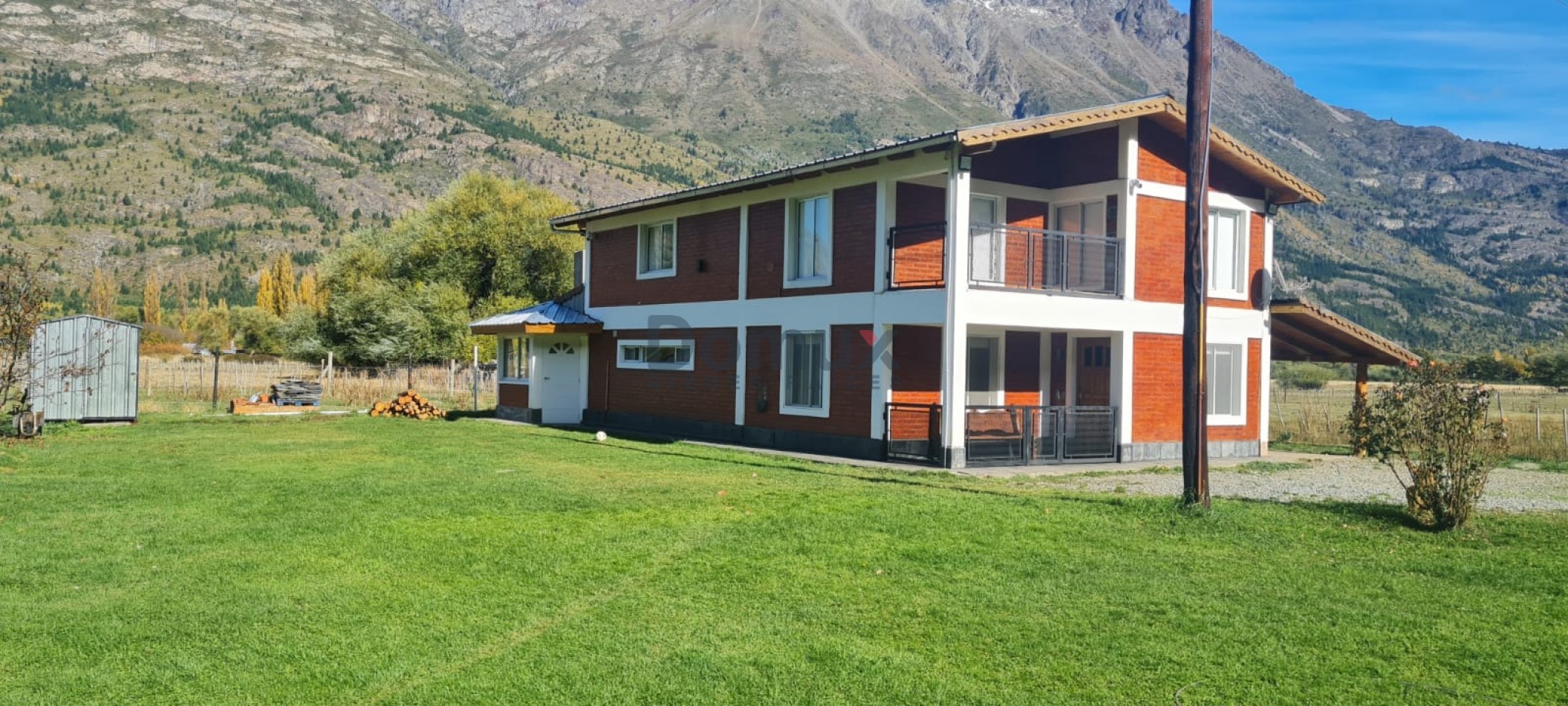 Venta de amplia casa en El Hoyo