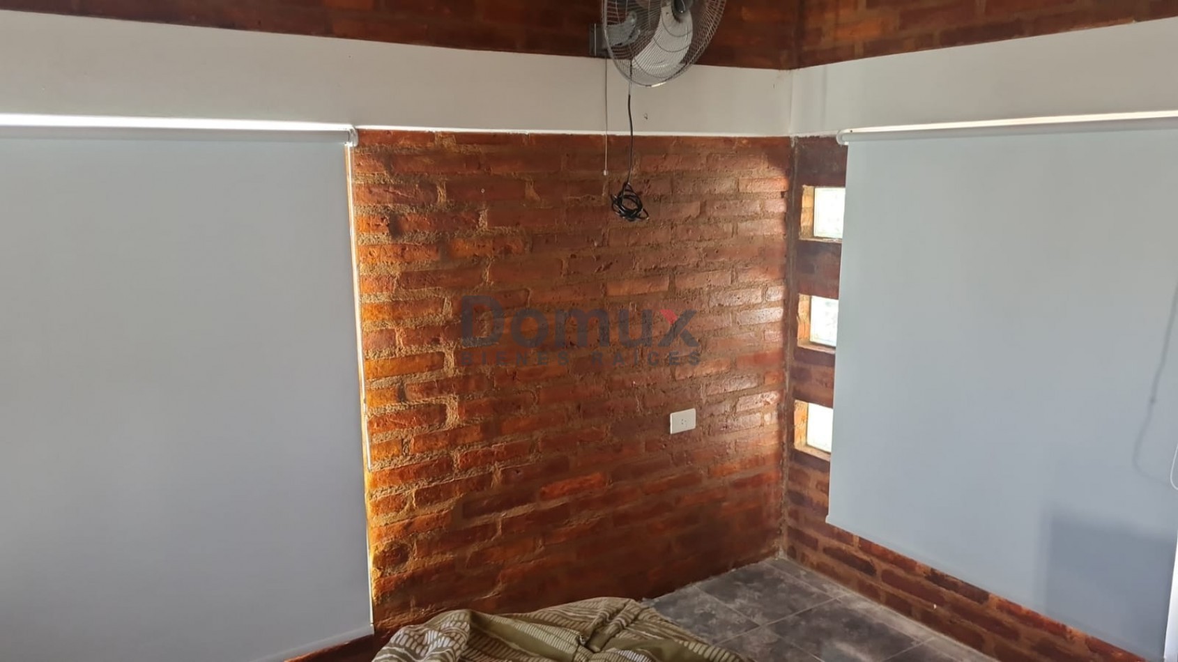 Venta de amplia casa en El Hoyo
