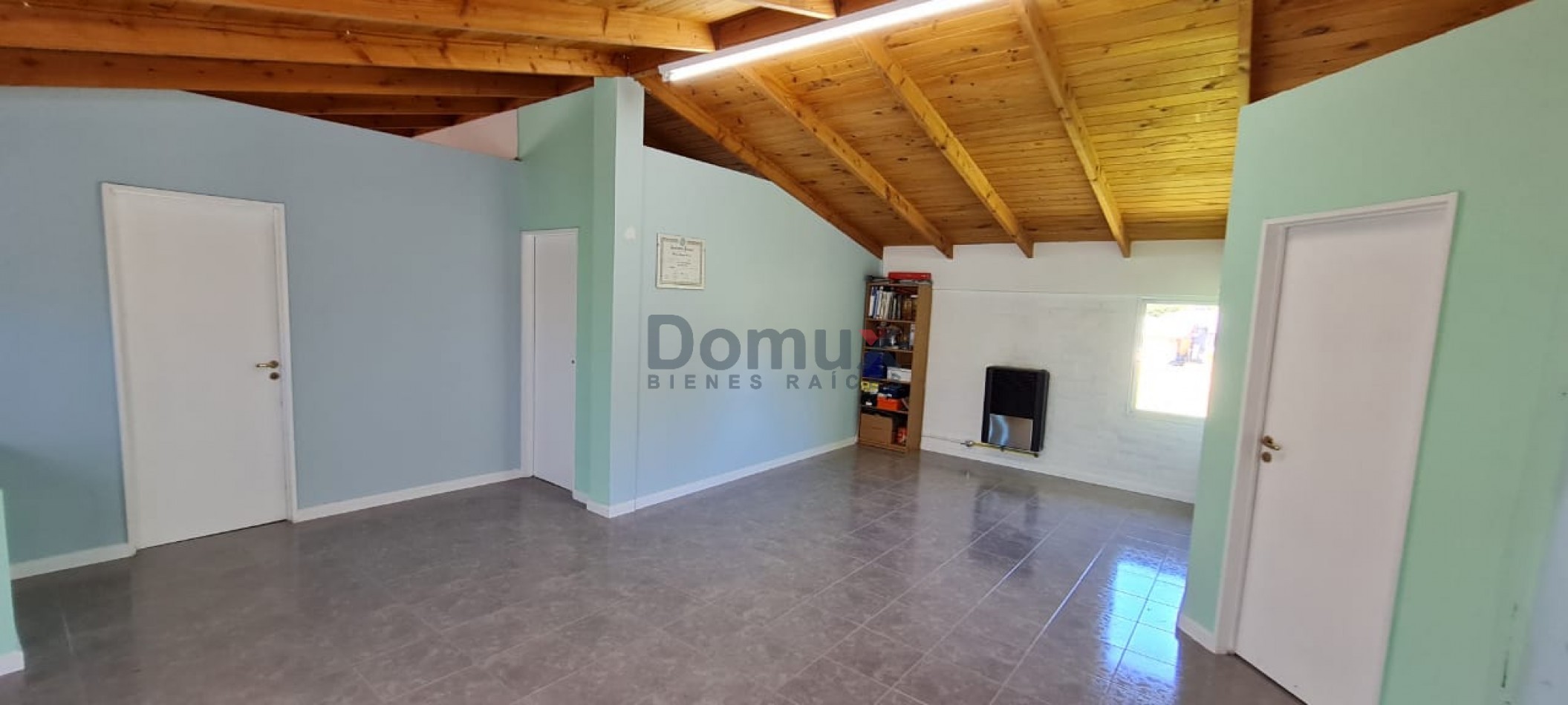 Venta de amplia casa en El Hoyo