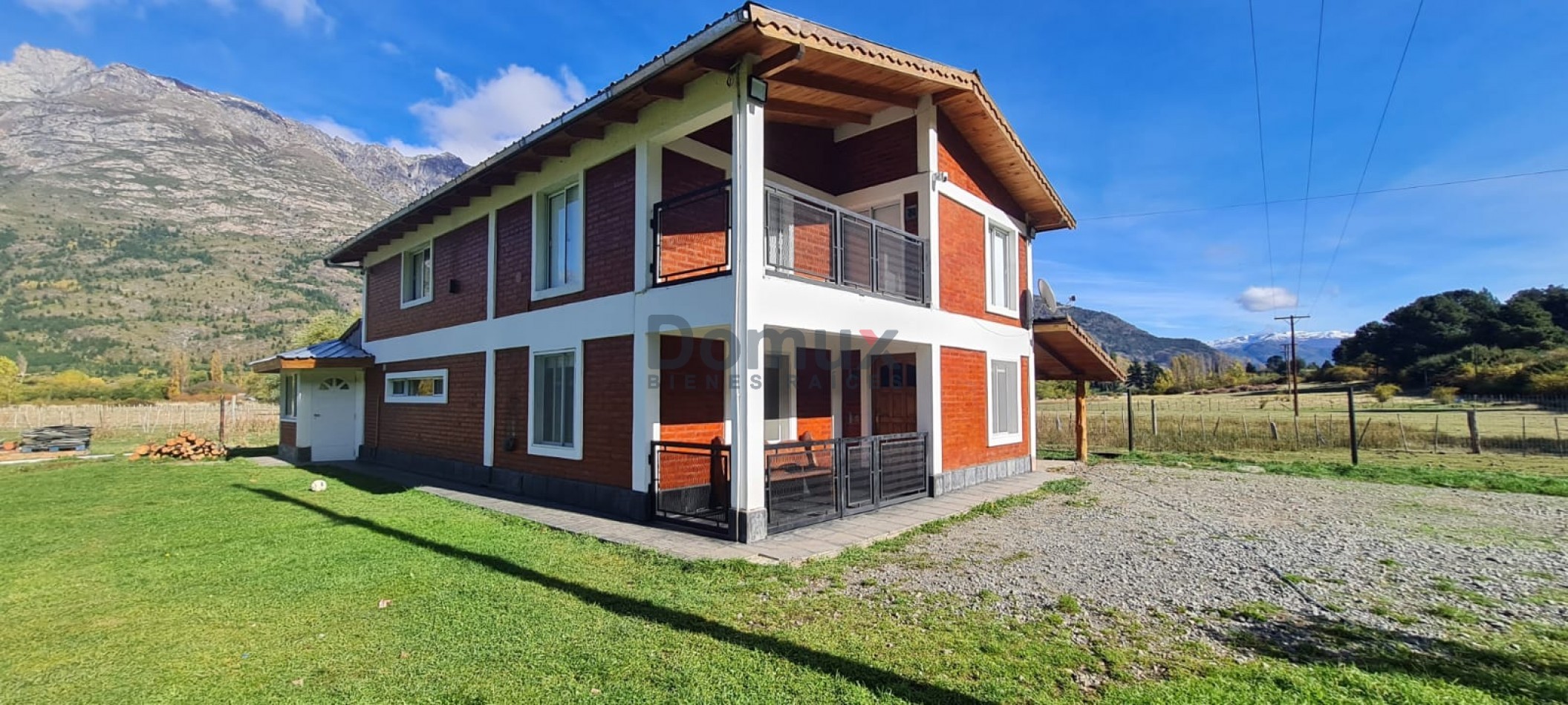Venta de amplia casa en El Hoyo