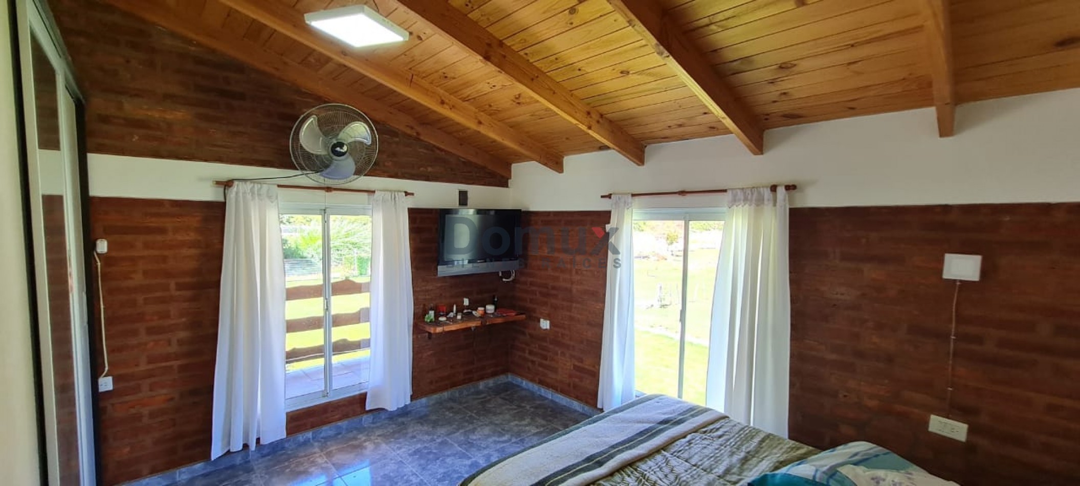 Venta de amplia casa en El Hoyo