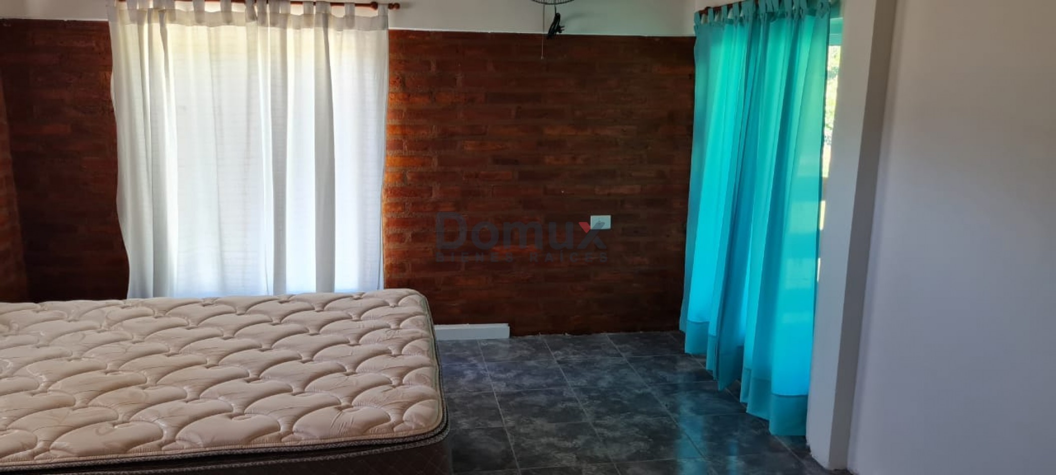 Venta de amplia casa en El Hoyo