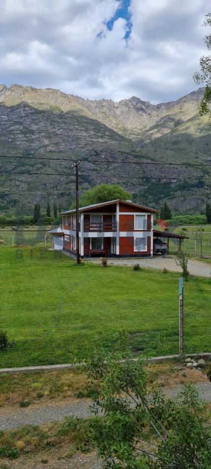 Venta de amplia casa en El Hoyo