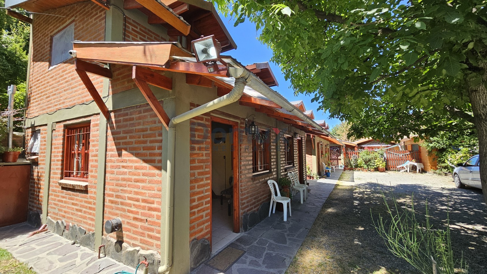 Complejo centrico de cabañas + casa