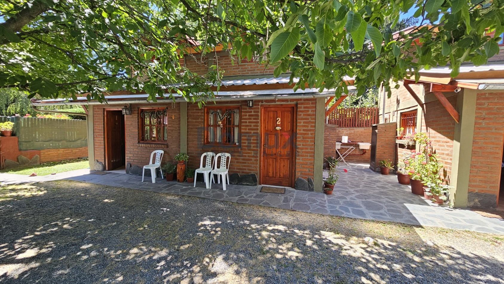 Complejo centrico de cabañas + casa