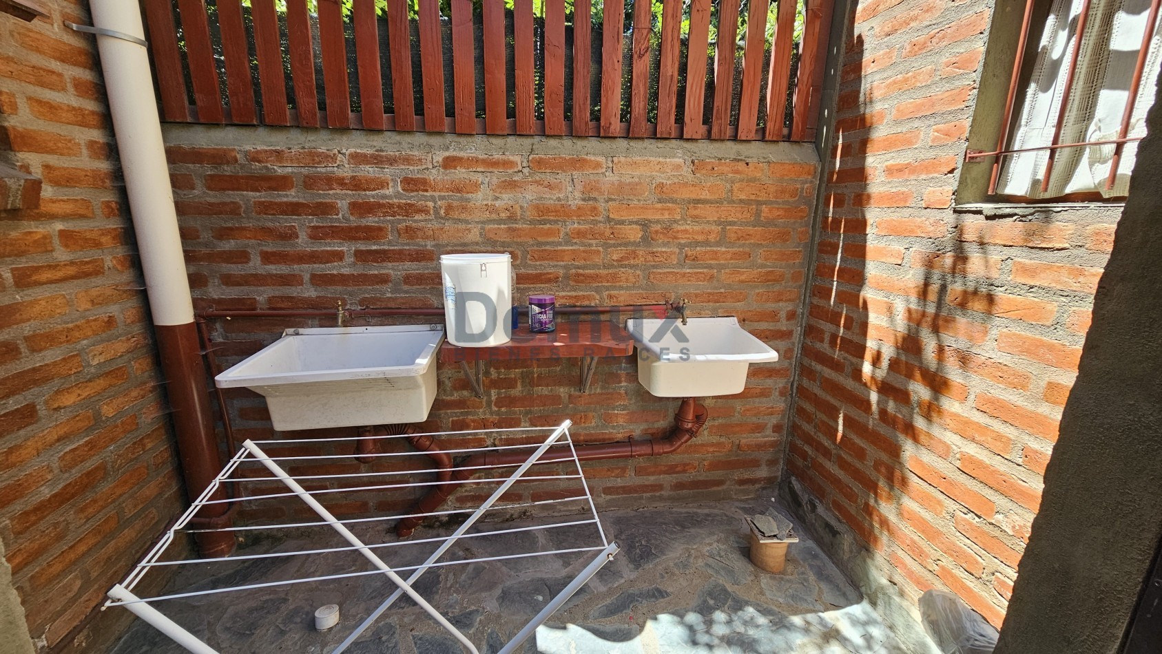 Complejo centrico de cabañas + casa
