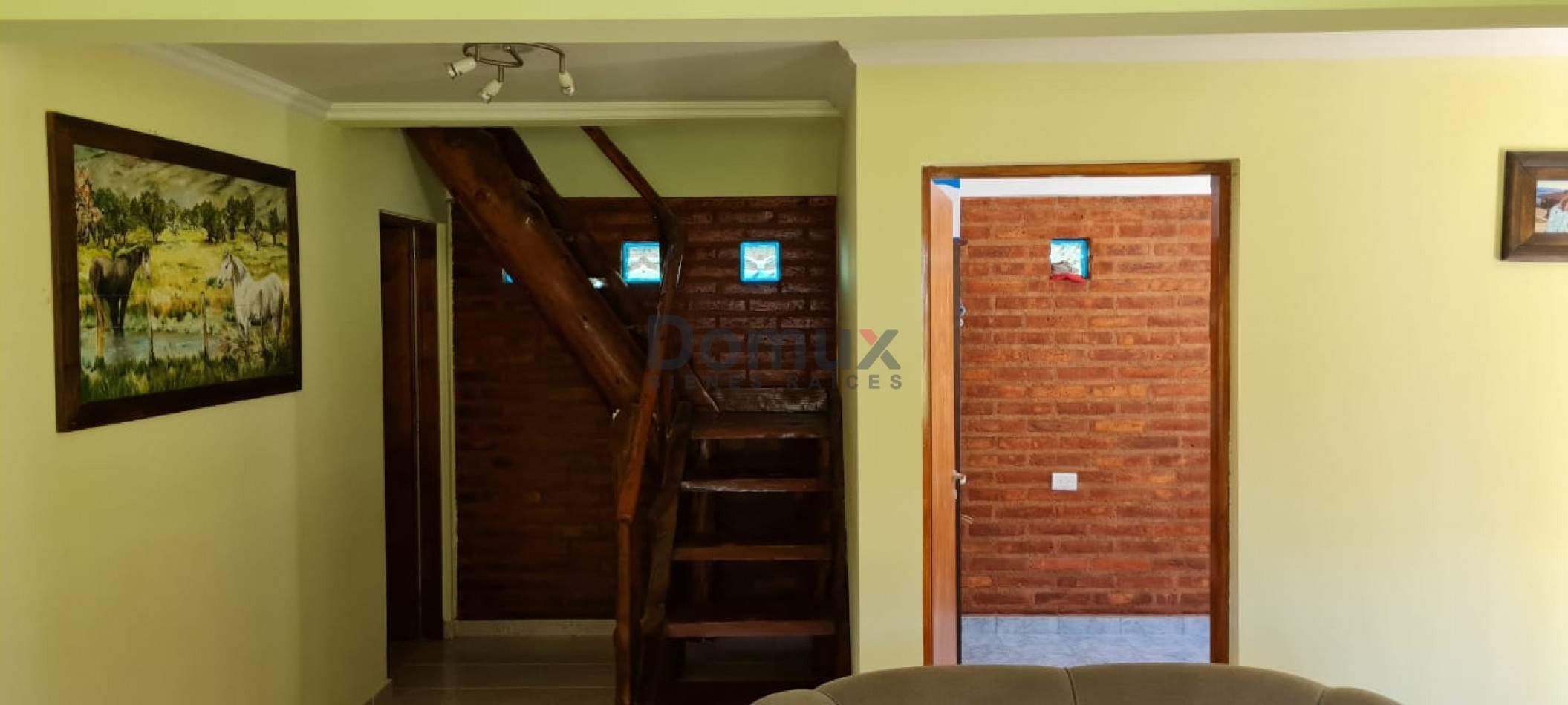 Venta de amplia casa en El Hoyo
