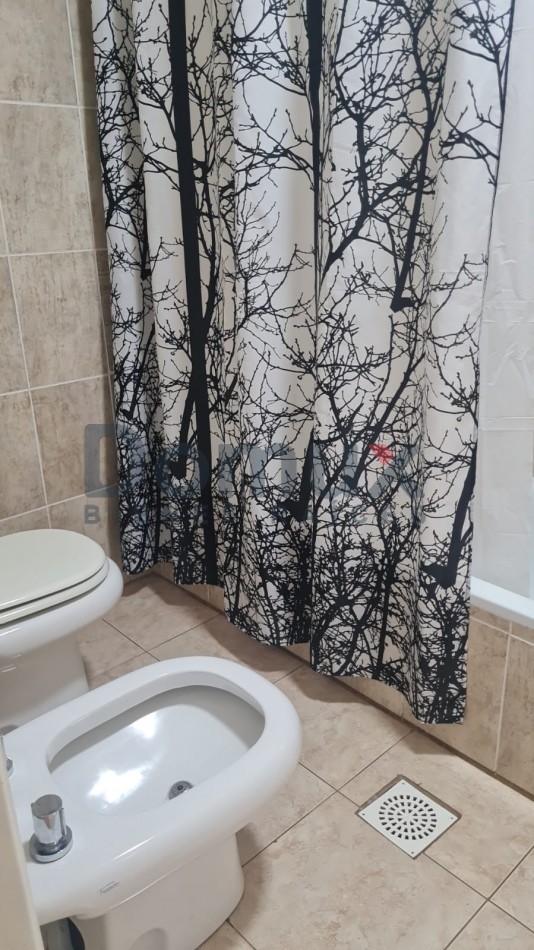 Venta de amplia casa en El Hoyo