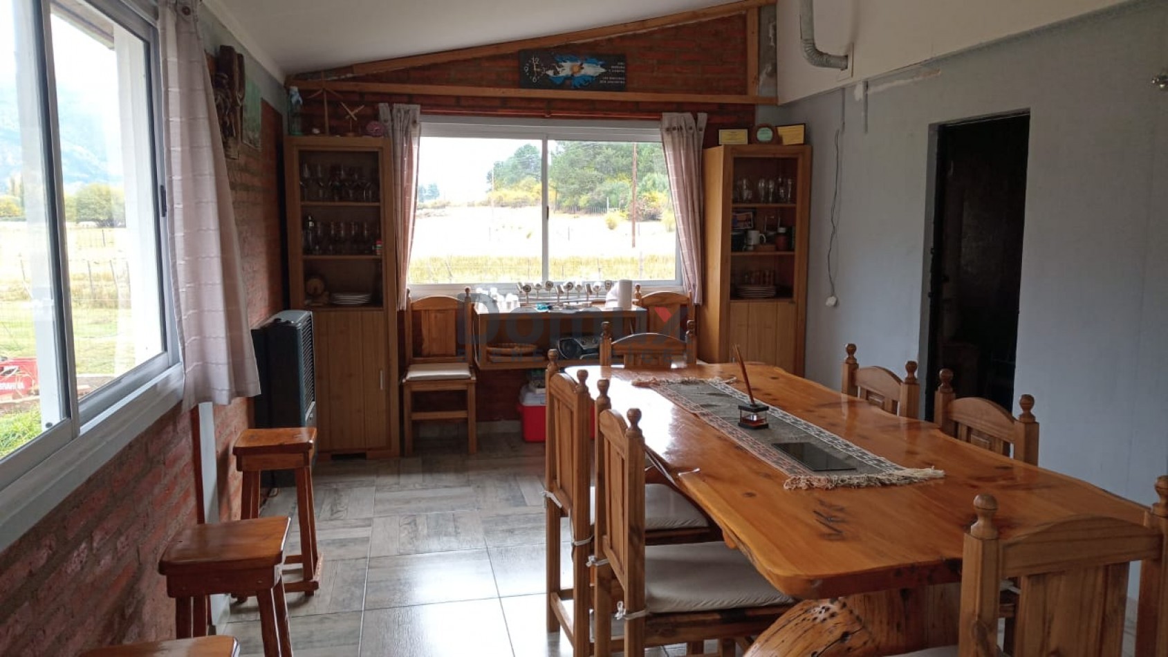Venta de amplia casa en El Hoyo